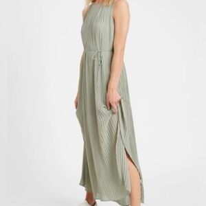 NWT Banana republic Pleated Maxi Dress sage green sz medium